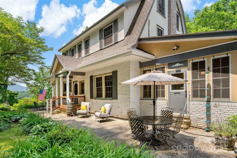 Property image 3 of 147 Preservation Way in East Hills, Waynesville, NC 28786