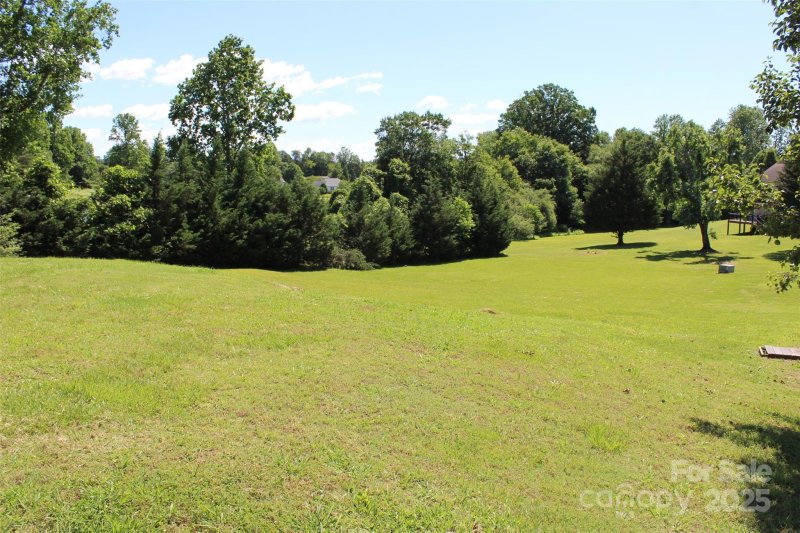Fox Meadow, Rutherfordton community