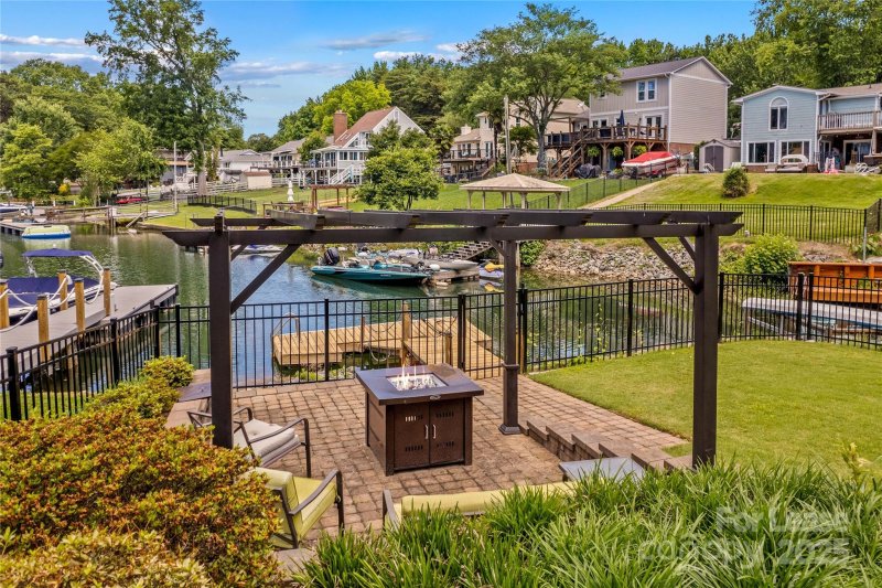 Property image 3 at 21112 Rio Oro Drive, Cornelius, NC 28031