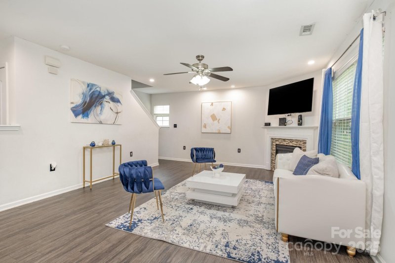 Property image 2 of 9524 Eagle Feathers Drive in Catawba River Plantation, Charlotte, NC 28214