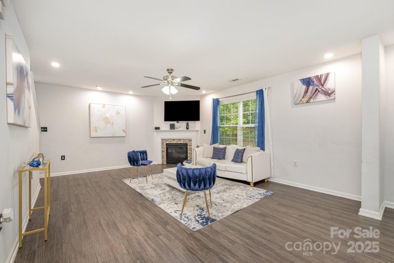 Property image 3 of 9524 Eagle Feathers Drive in Catawba River Plantation, Charlotte, NC 28214