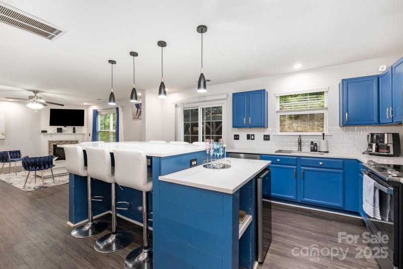 Property image 5 of 9524 Eagle Feathers Drive in Catawba River Plantation, Charlotte, NC 28214