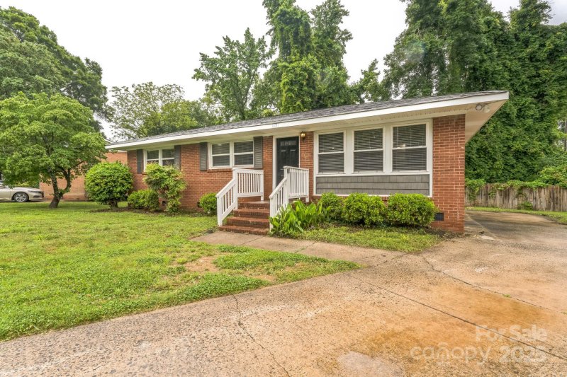 Property image 2 at 1631 Vancouver Drive, Charlotte, NC 28213