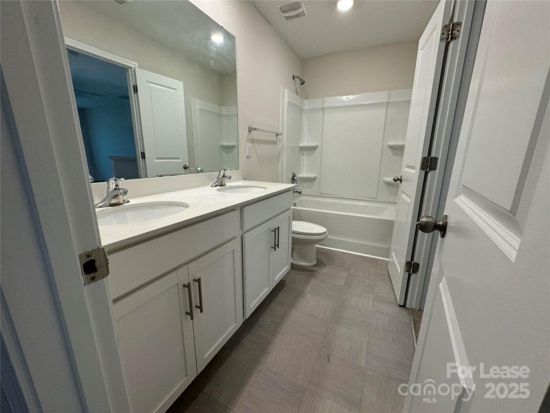 Property image 5 of 6424 Ellimar Field Lane in Lanier Village, Charlotte, NC 28215