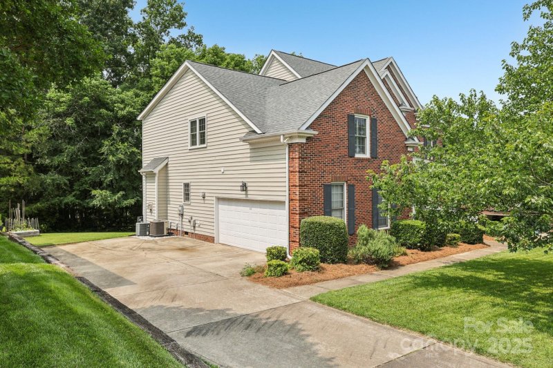 Property image 2 at 11103 Fountaingrove Drive, Charlotte, NC 28262