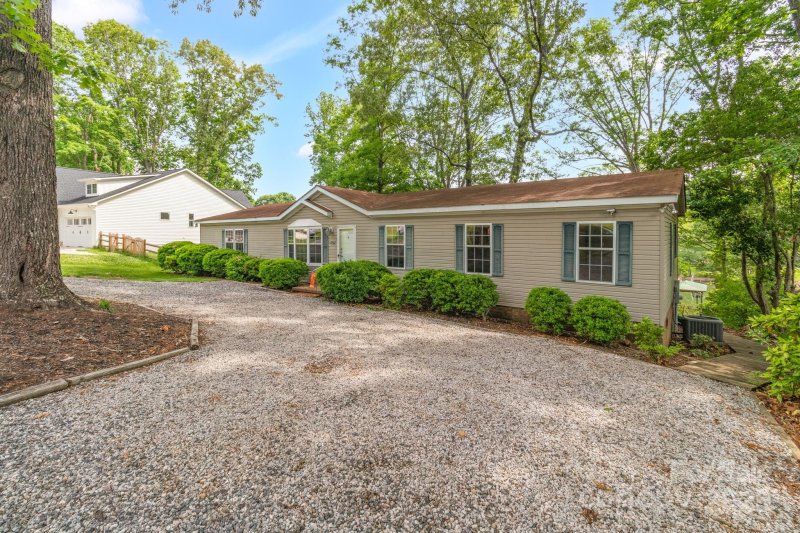 Property image 5 of 7232 Executive Circle in Lake Shore, Denver, NC 28037