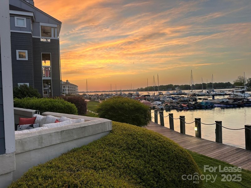 18769 Vineyard Point Lane