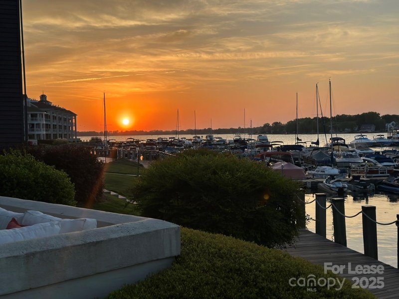 Property image 3 of 18769 Vineyard Point Lane in Vineyard Point, Cornelius, NC 28031