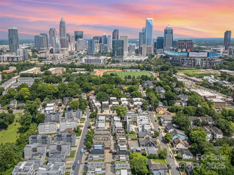 Property image 2 at 925 Westbrook Drive, Charlotte, NC 28202