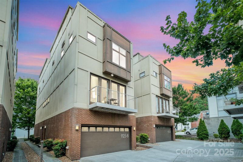 Property image 3 at 925 Westbrook Drive, Charlotte, NC 28202