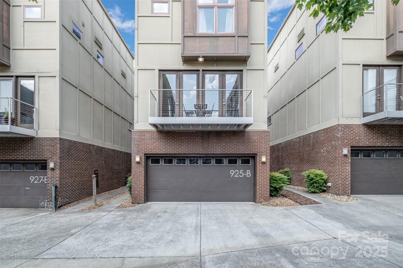 Property image 4 at 925 Westbrook Drive, Charlotte, NC 28202