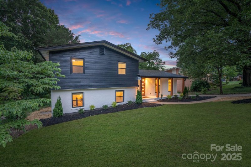 Property image 2 at 3326 Winterfield Place, Charlotte, NC 28205