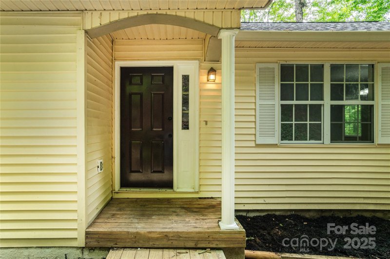 Property image 5 of 608 Surrey Glen Circle in Hunters Glen, Hendersonville, NC 28739