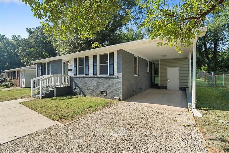 Property image 2 at 2701 Ravencroft Drive, Charlotte, NC 28208