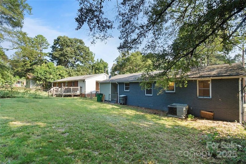 Property image 3 at 2701 Ravencroft Drive, Charlotte, NC 28208