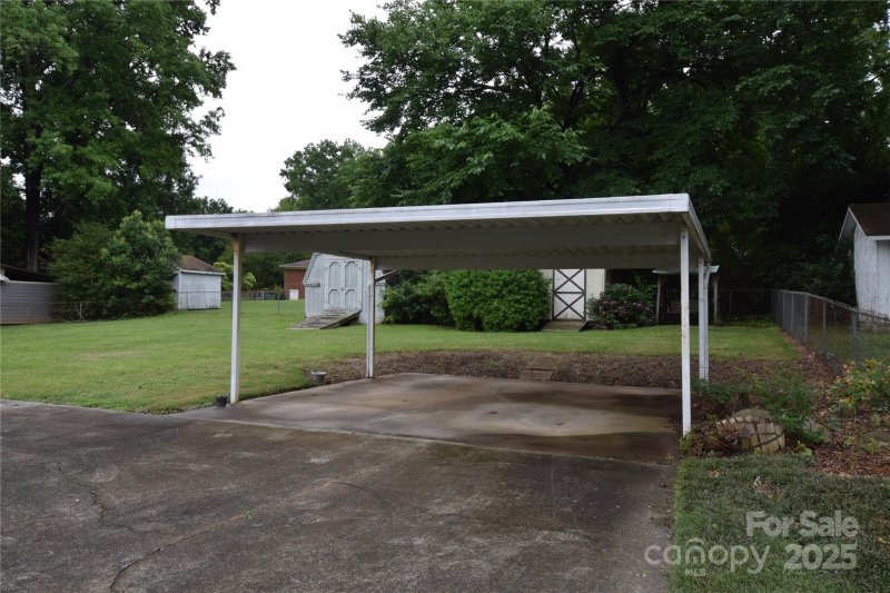 Property image 3 at 908 Ravendale Drive, Charlotte, NC 28216