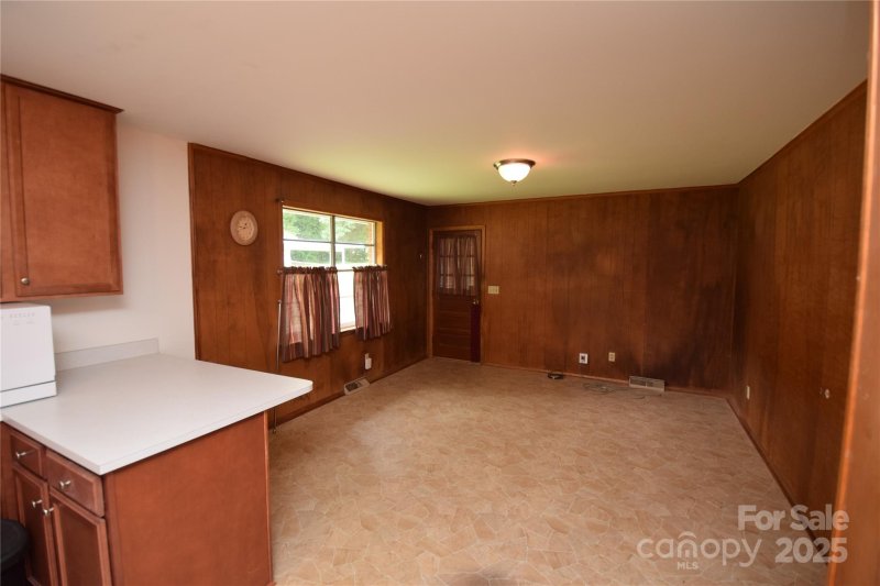 Property image 5 at 908 Ravendale Drive, Charlotte, NC 28216