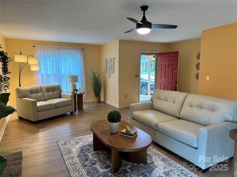 1228 Hidden Creek Circle