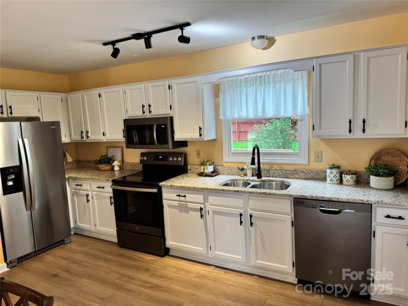 Property image 5 at 1228 Hidden Creek Circle, Hickory, NC 28602