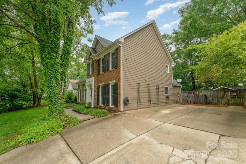 Property image 4 at 8624 Canter Post Drive, Charlotte, NC 28216