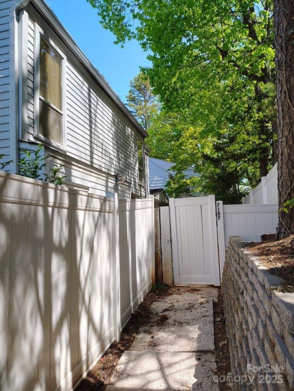 7107 Stonington Lane