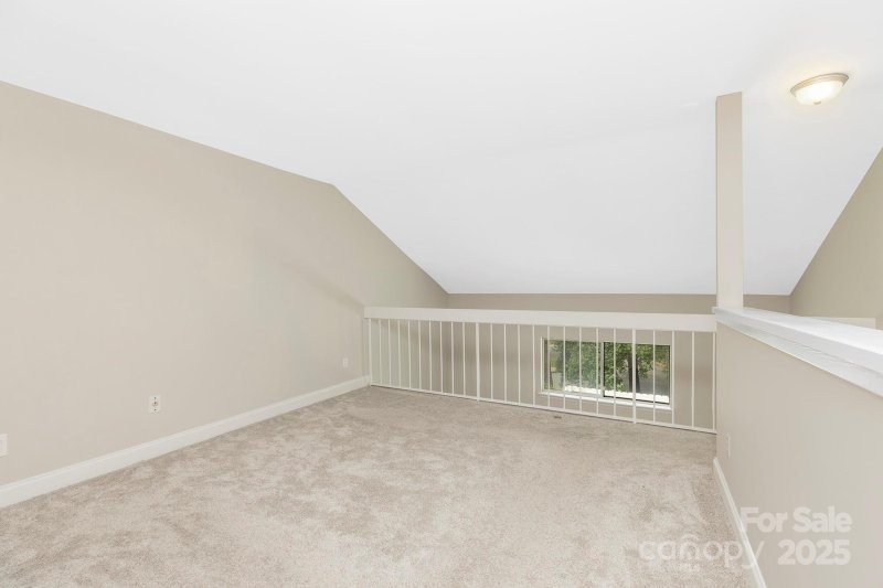 Property image 3 of 6101 Heath Ridge Court in Heathstead, Charlotte, NC 28210