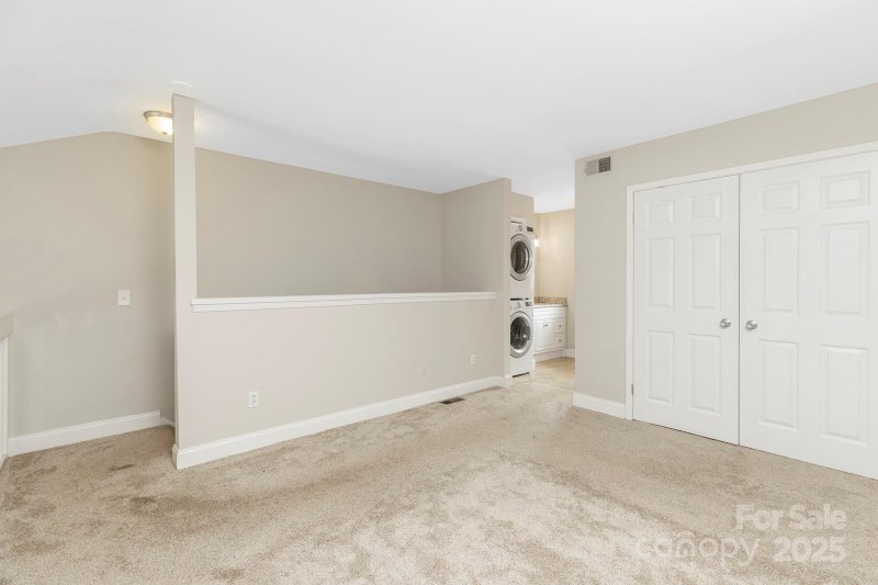 Property image 4 of 6101 Heath Ridge Court in Heathstead, Charlotte, NC 28210