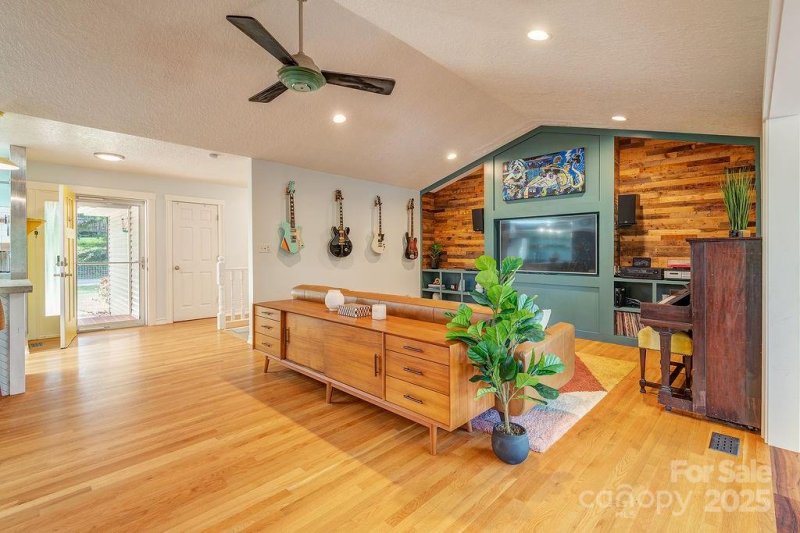 Property image 5 at 44 Samayoa Place, Asheville, NC 28806