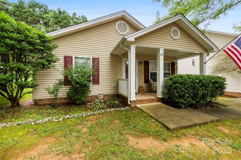 Property image 2 at 122 Pratt Street, Belmont, NC 28012