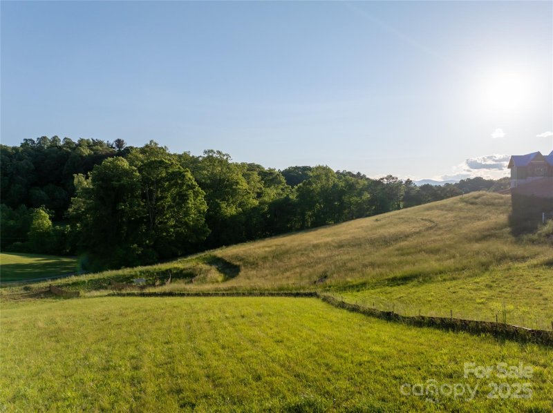 Property image 3 of 124 Lilikoi Lane in Olivette, Asheville, NC 28804