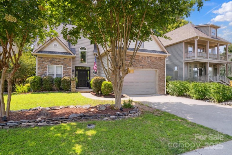 Chestnut Oaks, Matthews Community