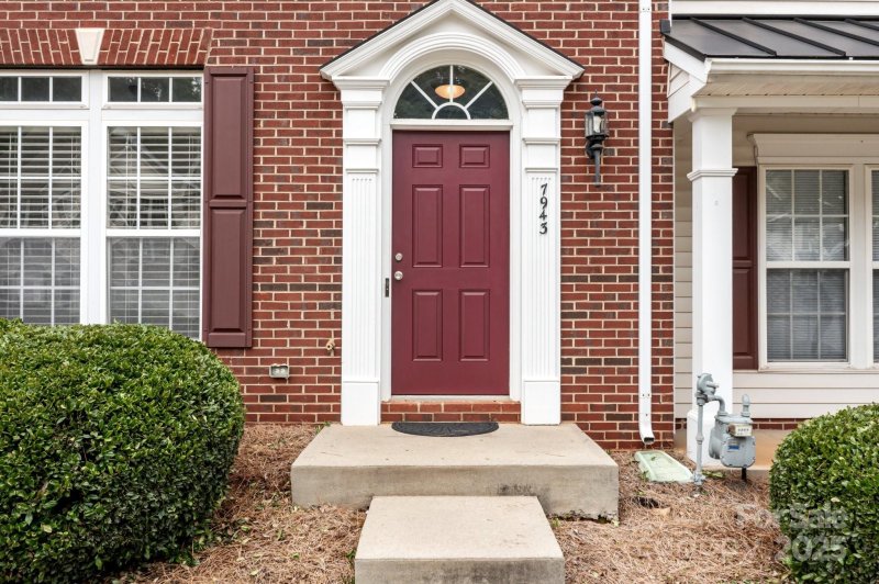 Property image 2 of 7943 Mariners Pointe Circle in Mariners Pointe at Smithstone, Denver, NC 28037