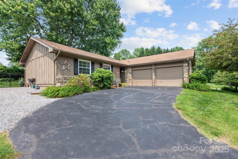 Glen Meadows, Arden Community