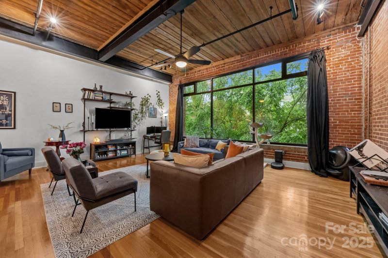 Property image 2 at 310 Arlington Avenue, Charlotte, NC 28203