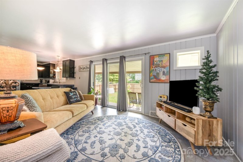 Property image 5 at 4044 Somerdale Lane, Charlotte, NC 28205