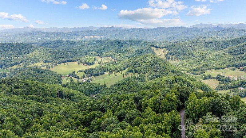 Property image 5 of 10 44 Poplar Path in Red Wolf Run, Mars Hill, NC 28754