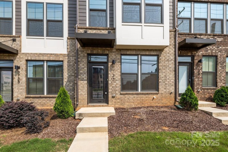 Property image 3 of 3737 S Tryon Street in South Tryon Townhomes, Charlotte, NC 28217