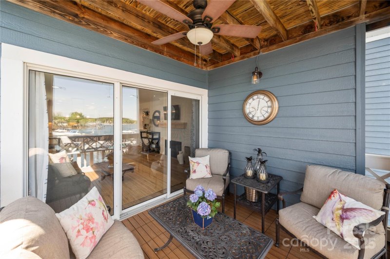 Property image 2 of 18679 Vineyard Point Lane in Vineyard Point, Cornelius, NC 28031