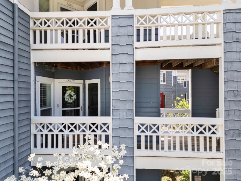 Property image 4 of 18679 Vineyard Point Lane in Vineyard Point, Cornelius, NC 28031