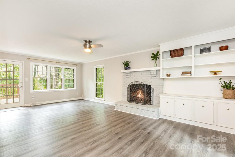 Windrow Estates, Matthews Community