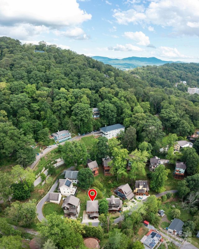 Property image 3 of 29 Shady Park Lane in Sunset Park, Asheville, NC 28804