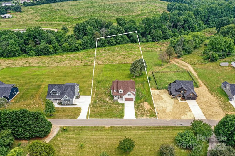 Property image 3 of 181 Lone Pine Road in Carson Creek, Statesville, NC 28625