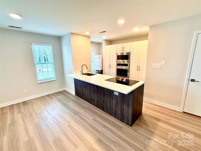 Property image 3 of 1519 Briar Creek Road in Midwood Place, Charlotte, NC 28205