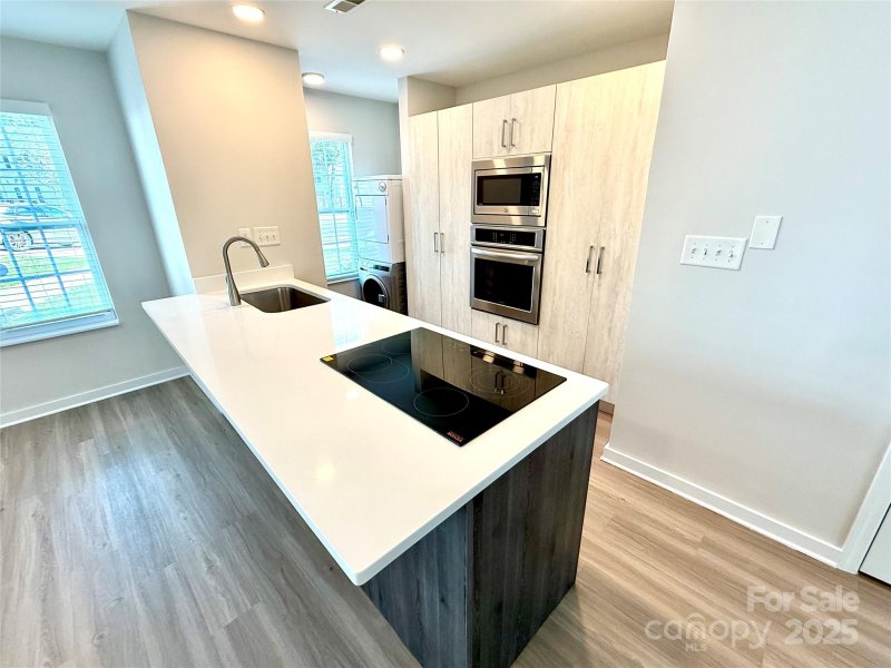 Property image 5 of 1519 Briar Creek Road in Midwood Place, Charlotte, NC 28205