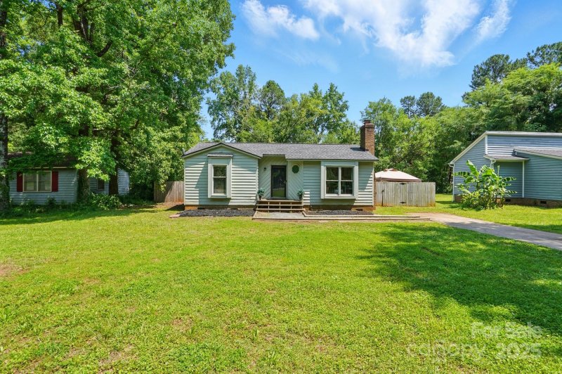 Property image 2 of 6718 Pueblo Lane in Hickory Ridge, Charlotte, NC 28227