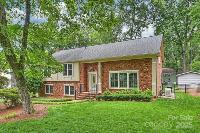 Property image 2 at 7050 Knightswood Drive, Charlotte, NC 28226