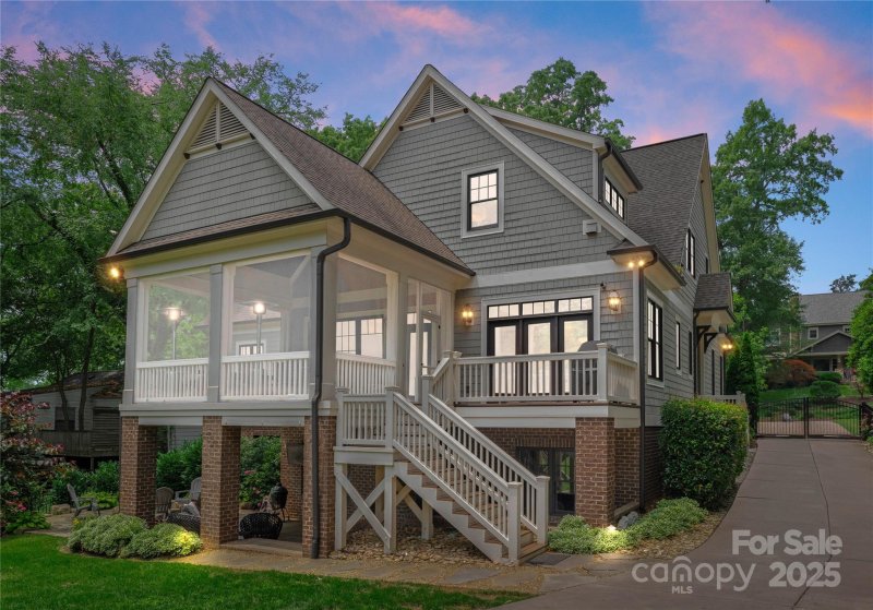 Property image 2 of 2941 Forest Park Drive in Myers Park, Charlotte, NC 28209