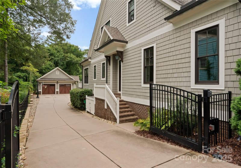 Property image 4 of 2941 Forest Park Drive in Myers Park, Charlotte, NC 28209