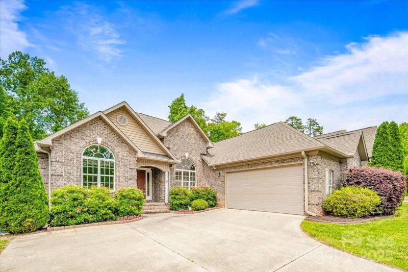 Property image 2 at 305 River Birch Circle, Mooresville, NC 28115