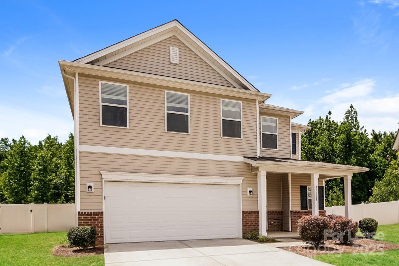 Property image 4 at 13029 Joclaire Court, Charlotte, NC 28215